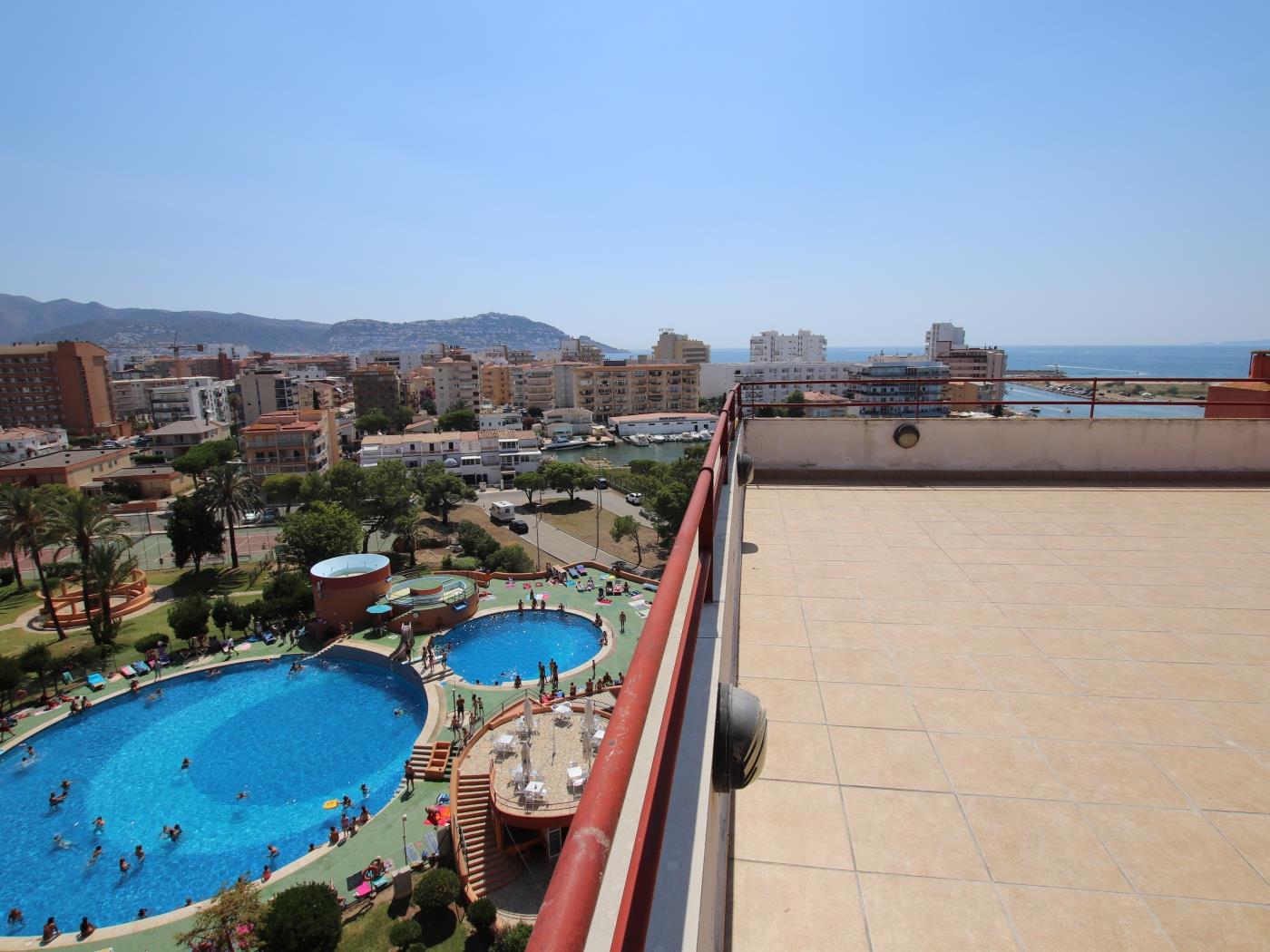 2 Bedroom apartment with sea view and pool 00751 in ROSES